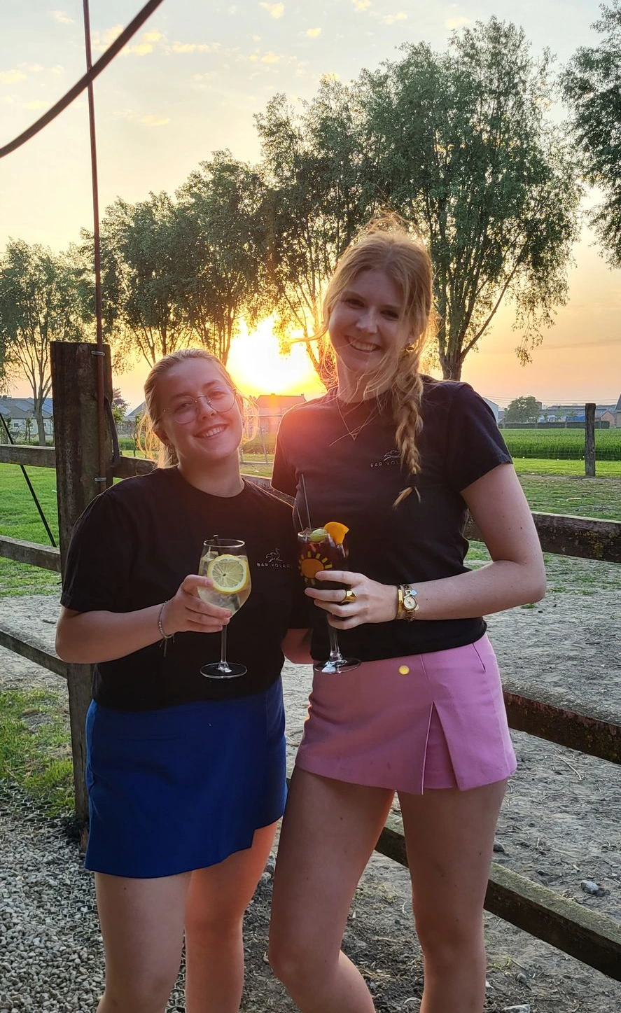 Klinken met een lekkere cocktail